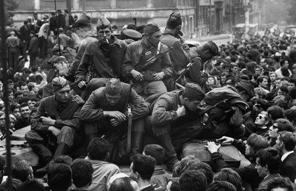 Вторжение СССР в Чехословакию: в сети вспомнили дерзкий репортаж смелого фотографа