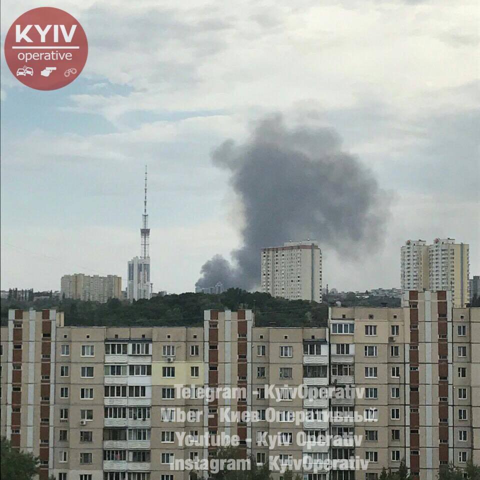 У Києві спалахнула серйозна пожежа: з'явилися фото і відео