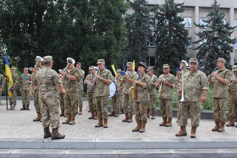 В Запорожье провели первую акцию ко Дню независимости Украины