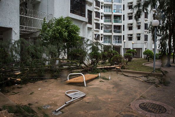 Эвакуировали тысячи человек: на Китай обрушился мощный тайфун