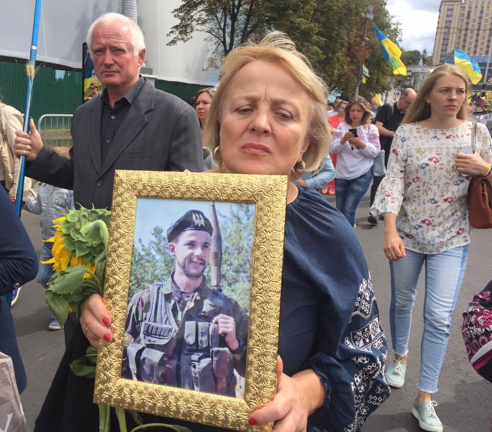 Мы на коленях перед вами: масштабное шествие непокоренных в Киеве довело сеть до слез