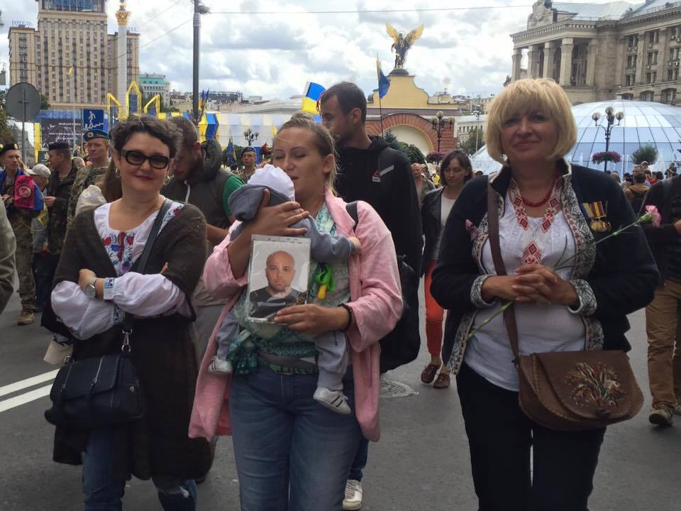 Мы на коленях перед вами: масштабное шествие непокоренных в Киеве довело сеть до слез