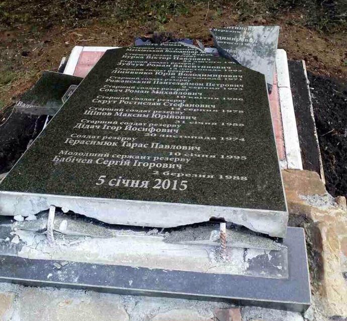 Як душу розтоптали: під Бахмутом розбили пам'ятник бійцям батальйону Кульчицького