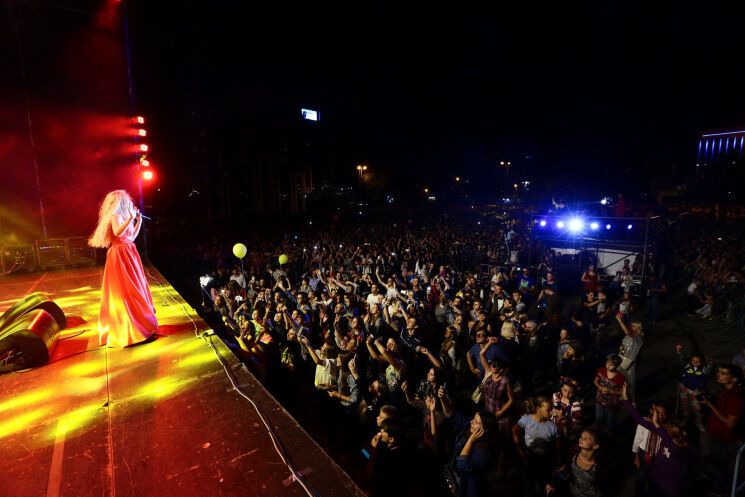 Праздничный концерт в Запорожье собрал более десятка тысяч горожан