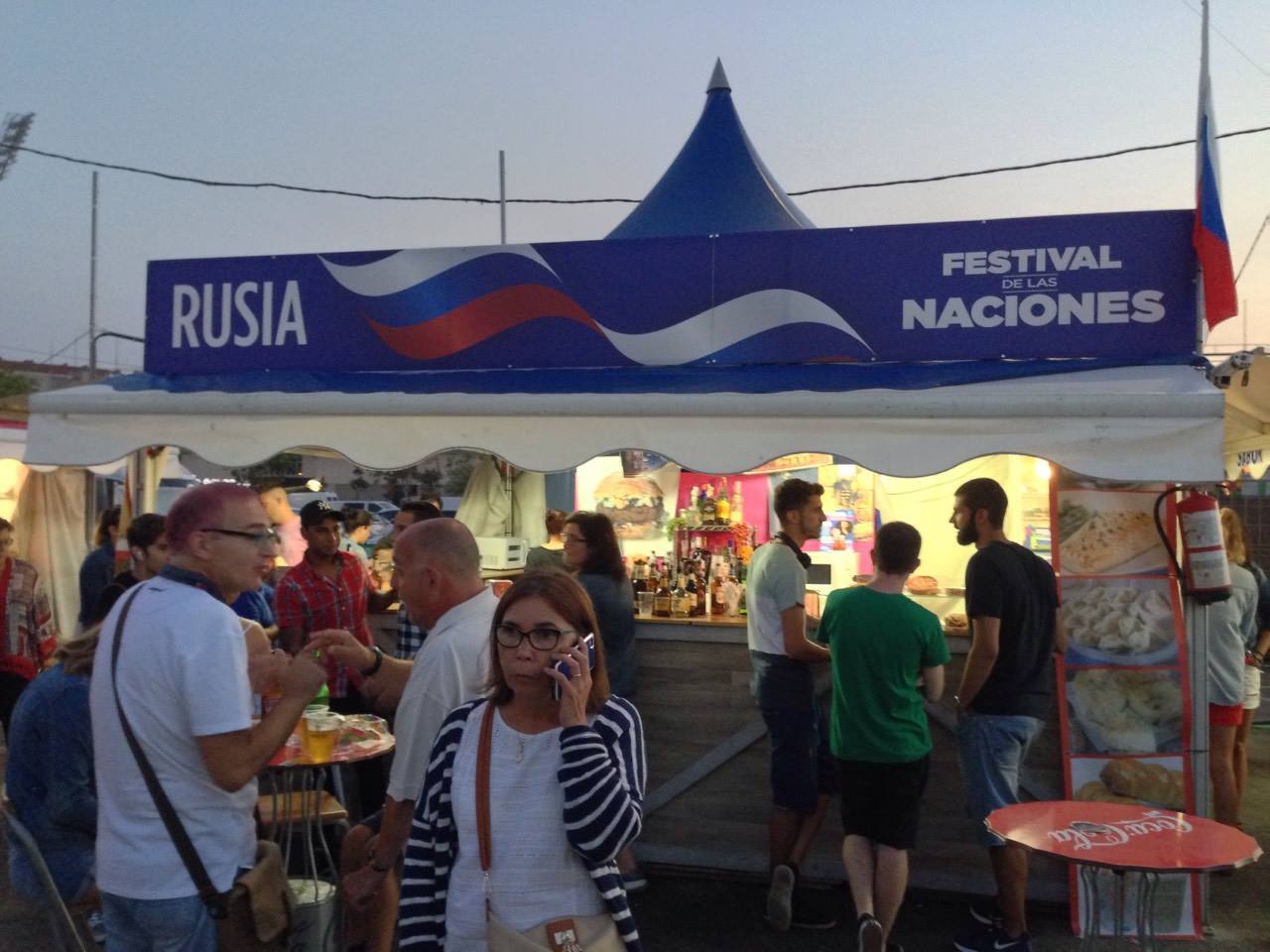 Украли даже украинское пиво: в сети показали "достижения" России на фестивале в Испании