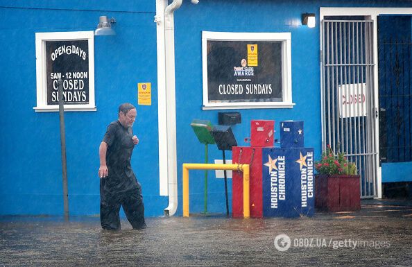 Ураган століття бушує в США: з'явилися шокуючі фото і відео