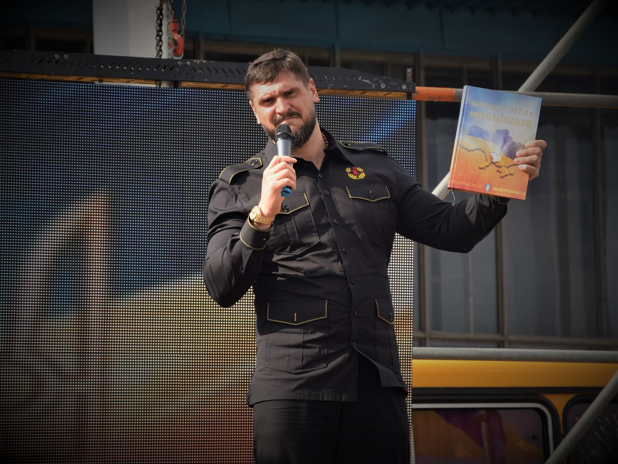 "Воїни Світла": глава Миколаївської ОДА представив книгу про загиблих героїв АТО
