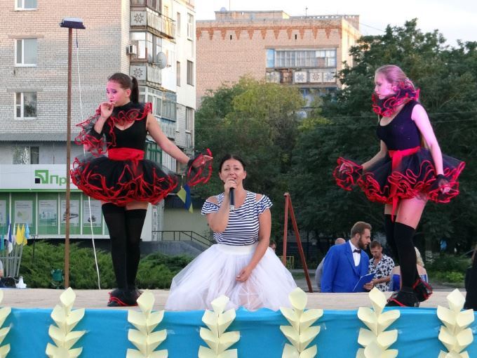 "Публічний дім на вигулі": у мережі висміяли "концерт майбуття" з Миколаєва