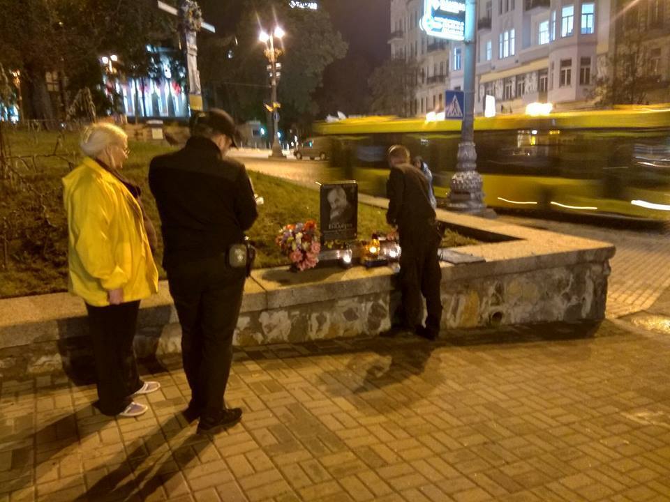 Варвари і нелюди: у Києві показали зруйнований меморіал герою Небесної сотні