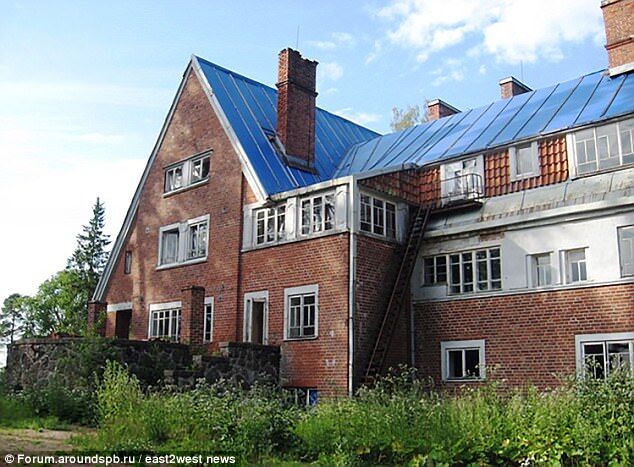 Захопив колишній царський маєток: у мережу потрапили нові фото будинку Путіна