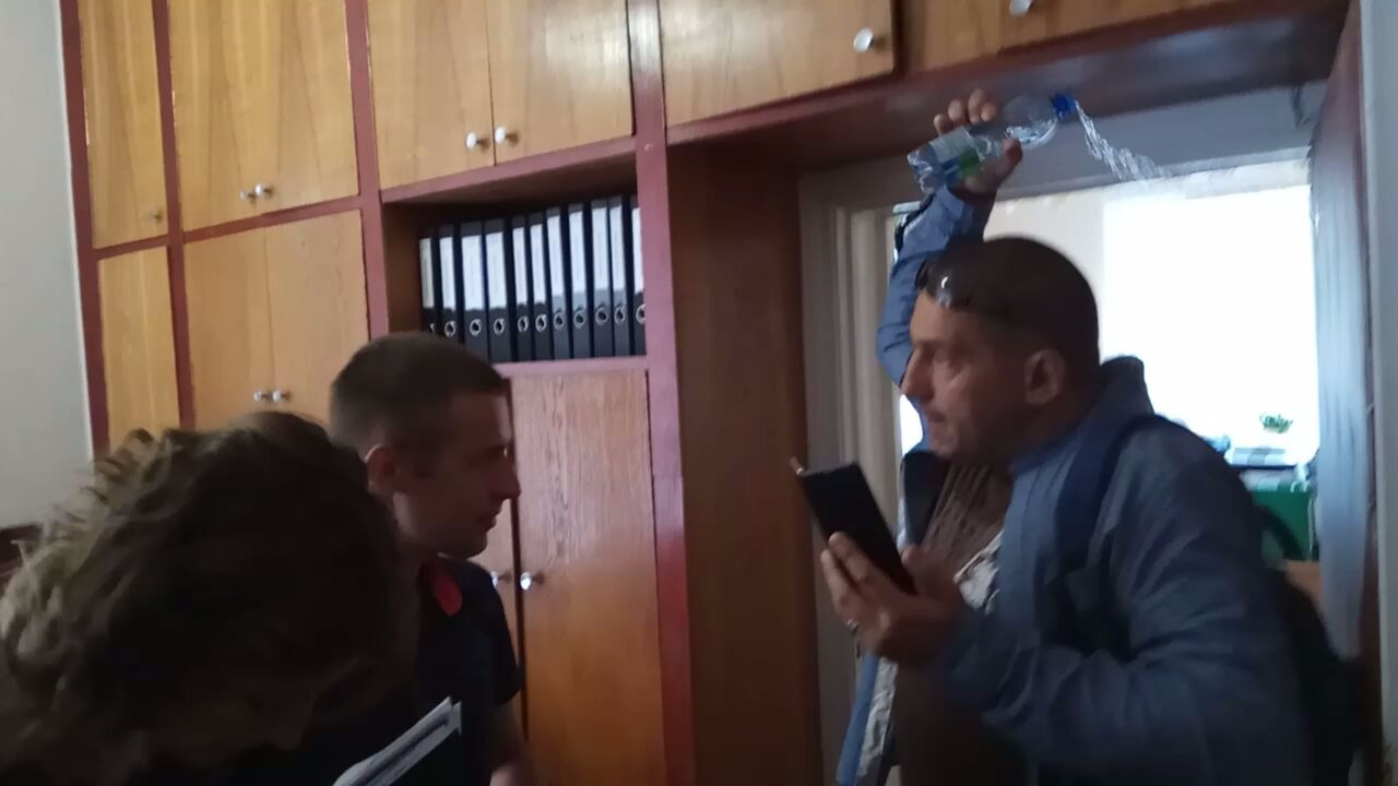 Флешмоб від профспілок: в Чернігові під “холодний душ” потрапили чиновники ЖКГ