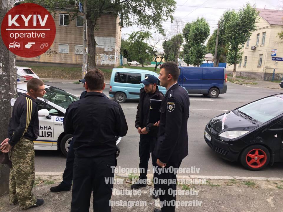 Пырнул ножом в ягодицы: сеть поразило нападение на подростка в Киеве