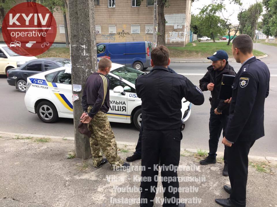 Штрикнув ножем в сідниці: мережа вразив напад на підлітка у Києві