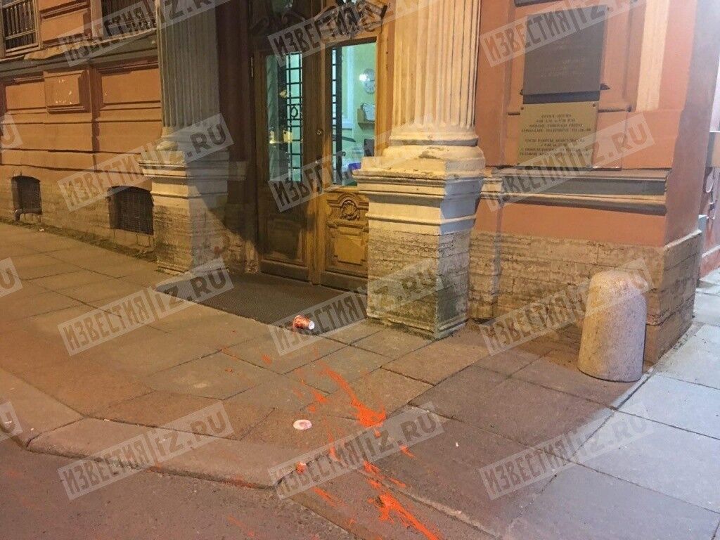 В Петербурге "обстреляли" консульство США: опубликованы фото