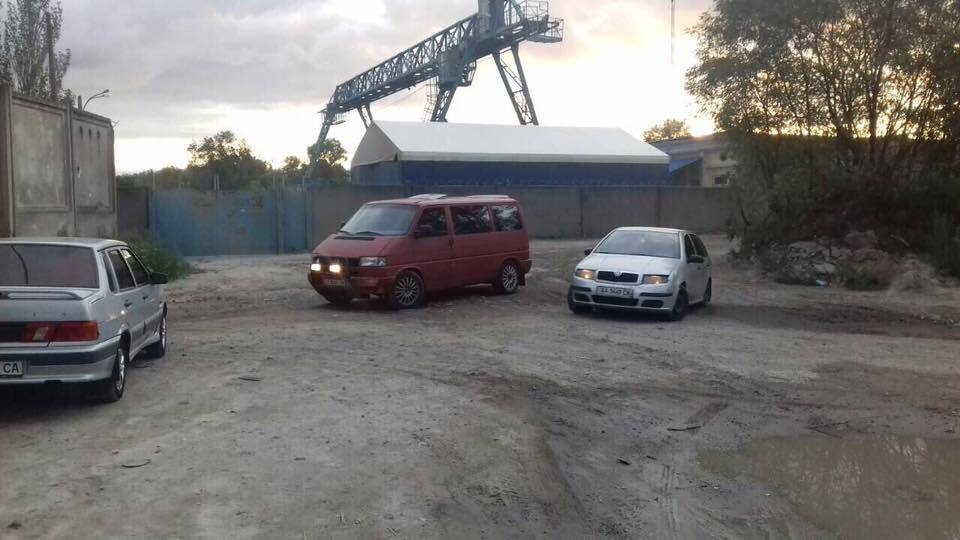 Незаконний видобуток піску в Києві: в соцмережі повідомили про "розборки в стилі 90-х"