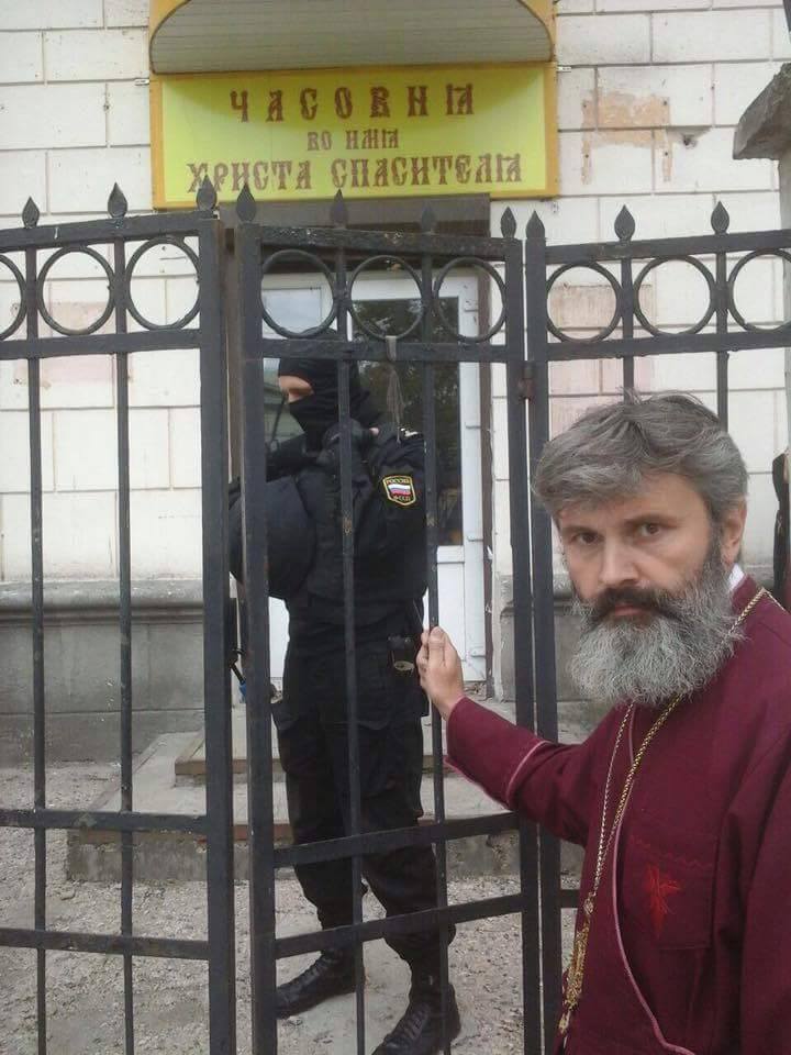 Захват оккупантами храма УПЦ КП в Крыму: все подробности скандала и фото