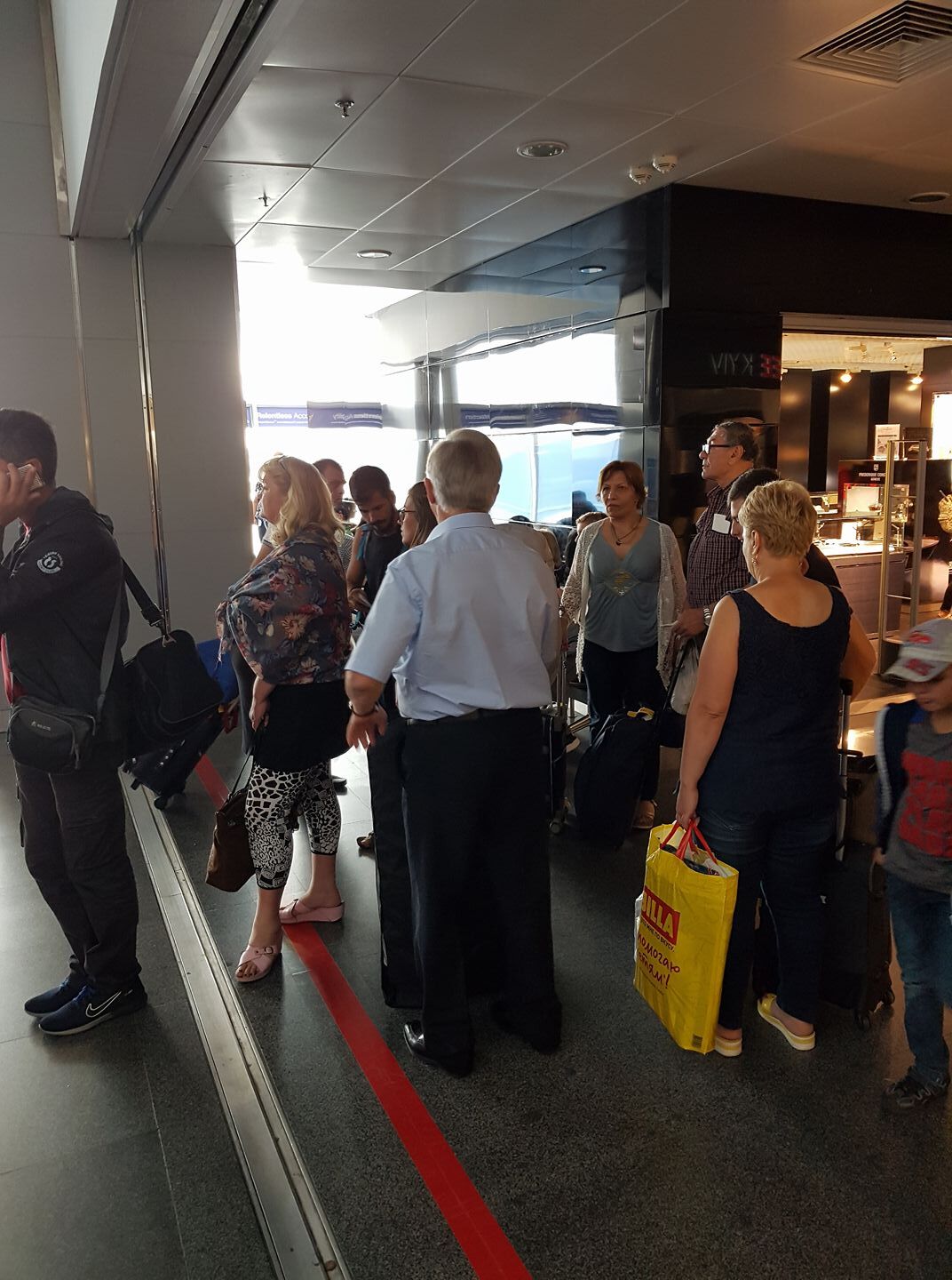 Симоненко засекли в аэропорту на пути в Испанию