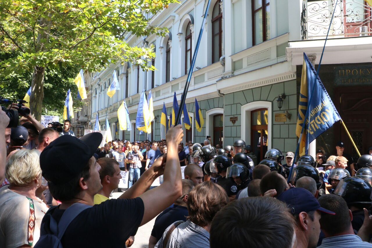  "Вибачте, нас дістало": в Одесі жителі вийшли на масштабний мітинг проти Труханова 