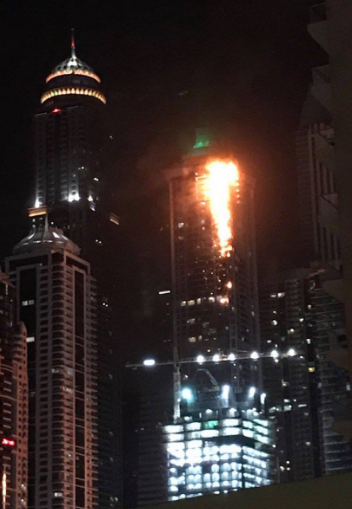 В Дубае горело одно из самых высоких зданий в мире
