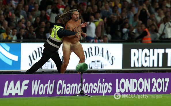 Перед самым ожидаемым забегом на чемпионате мира в Лондоне произошел неожиданный голый инцидент