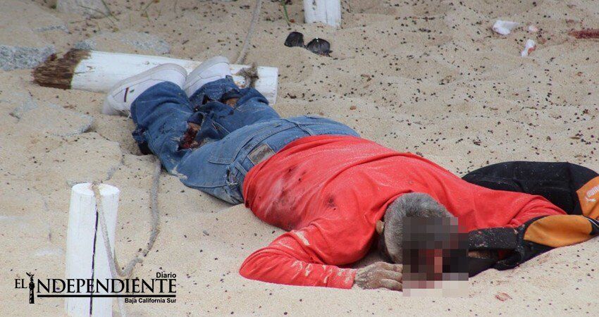 Расстрел туристов на знаменитом пляже Мексики засняли на камеру. Опубликовано шокирующее видео 