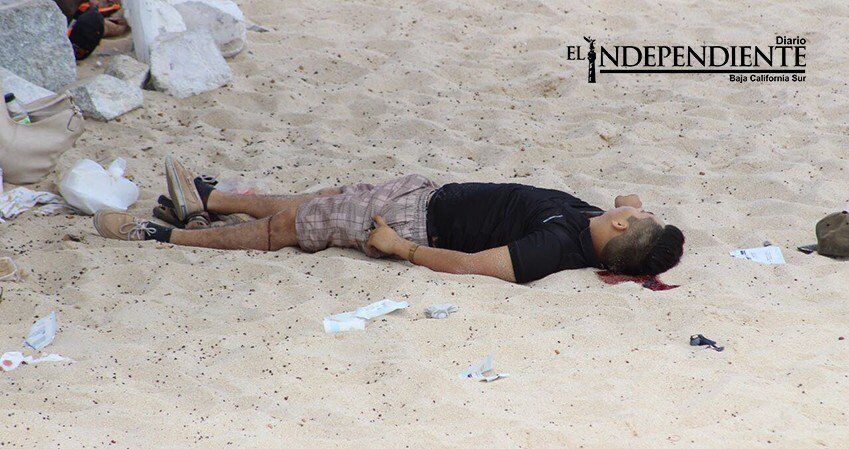 Расстрел туристов на знаменитом пляже Мексики засняли на камеру. Опубликовано шокирующее видео 