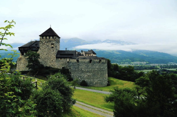 Замки и курорты: Аваков похвастался фото из Германии и Швейцарии