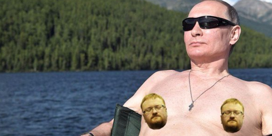 С грудью и без: в сети фотожабами высмеяли обнаженного Путина