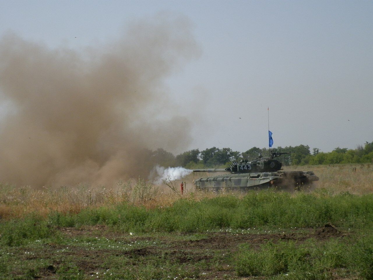 "Ударный биатлон": террористы похвастались танковыми учениями на Донбассе