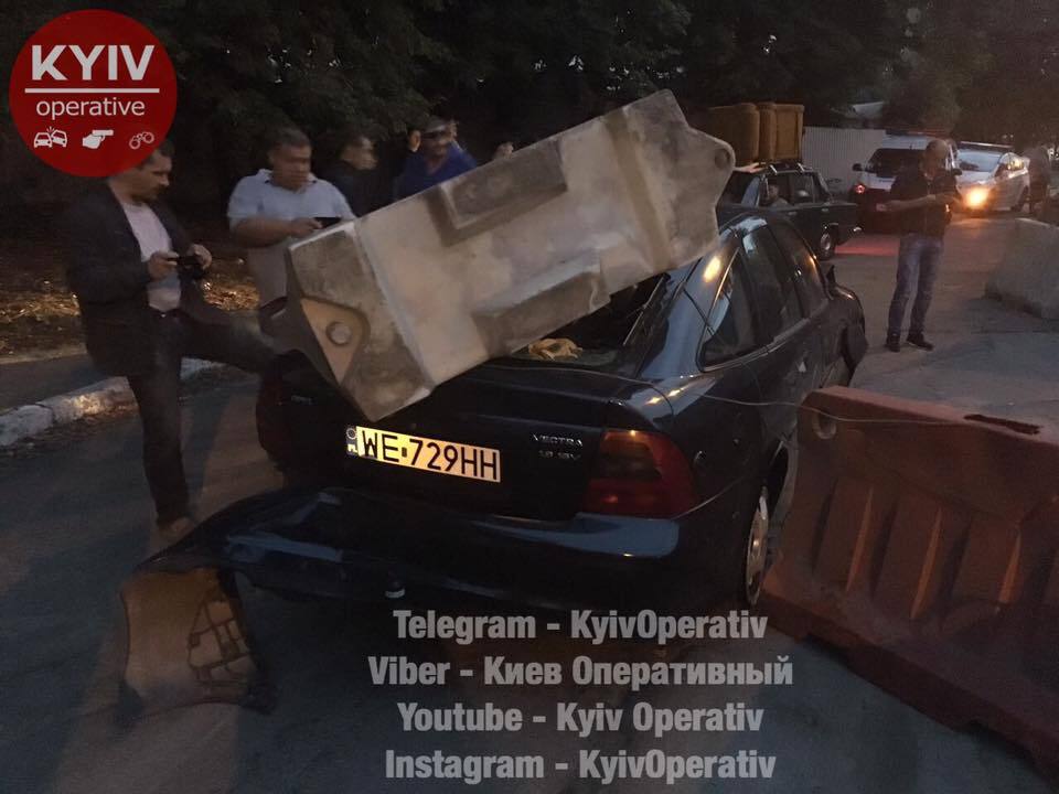 "Вешать на столбе!" В Киеве пьяный в хлам мужчина устроил четыре ДТП