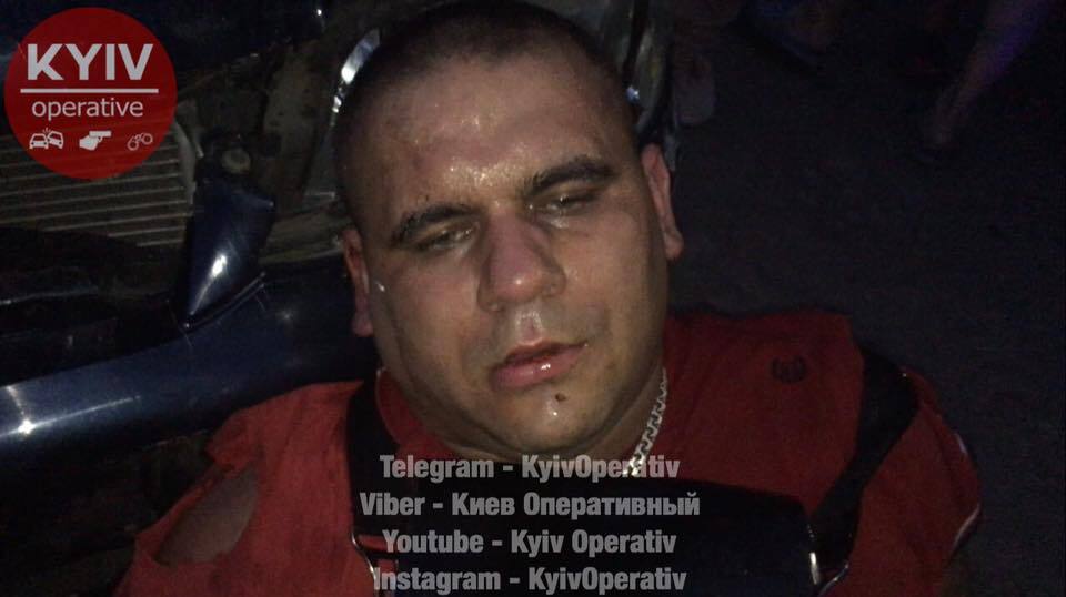 "Вешать на столбе!" В Киеве пьяный в хлам мужчина устроил четыре ДТП: сеть в ярости