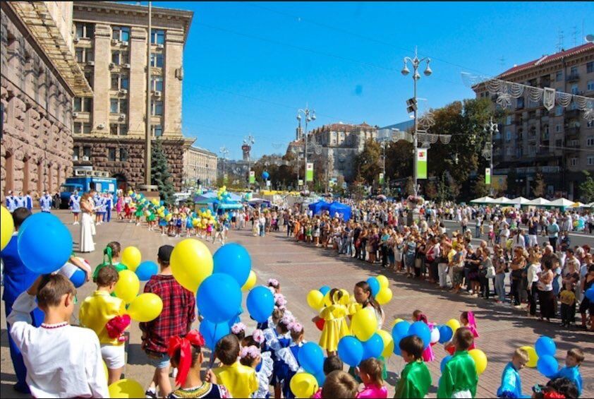 Відчуйте різницю: у мережі барвисто порівняли 1 вересня у Києві і Москві