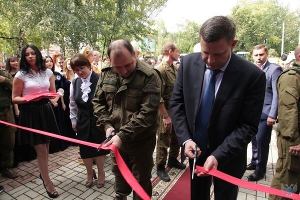 Гімн України в Донецьку і "щедрість" Плотницького: як провели 1 вересня в "Л/ДНР"