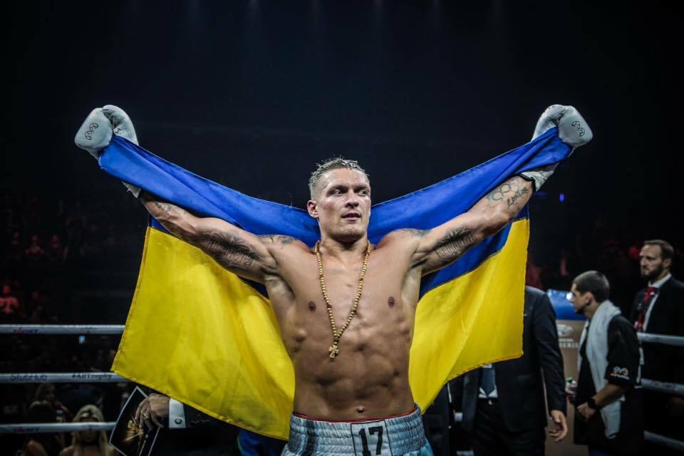 Ради Украины! Как Усик стартовал в боксерской Лиге чемпионов