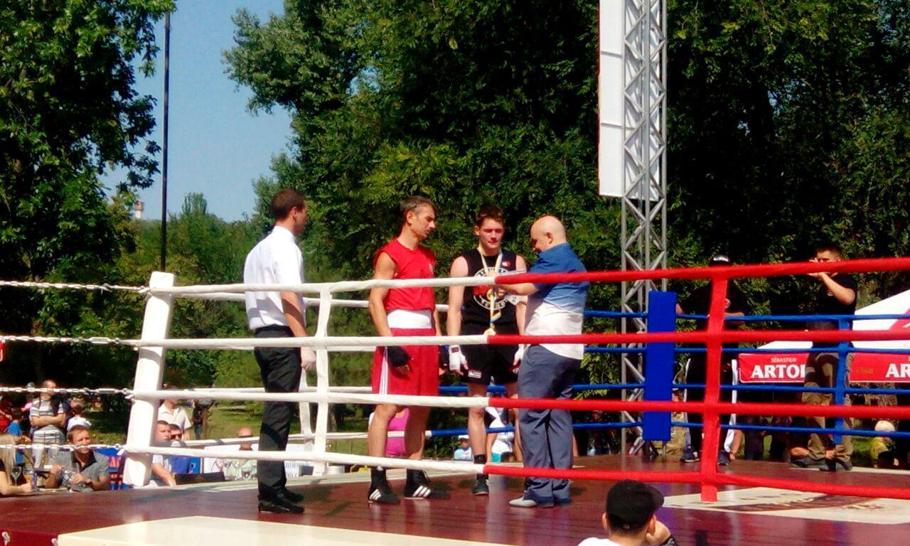 В Запорожье прошли бои между "белыми воротничками"