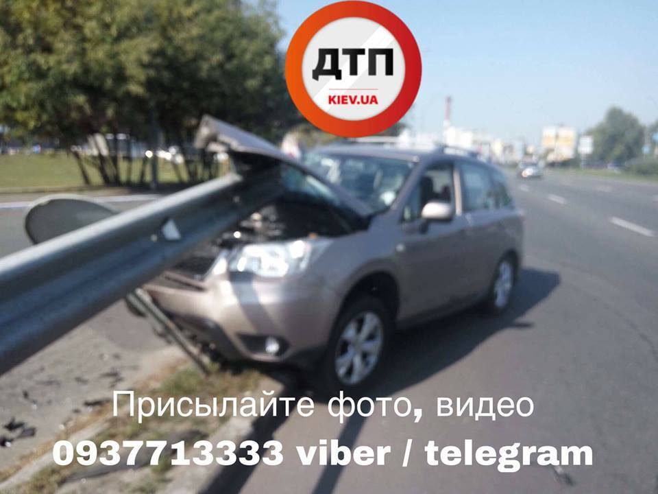 В сантиметрах от смерти: в Киеве водитель чудом спасся в жутком ДТП