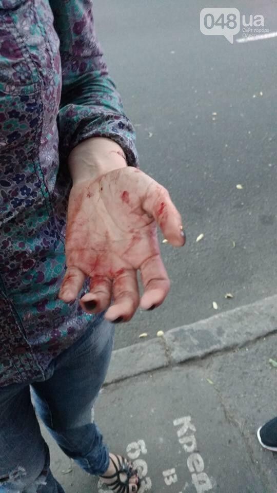 Голова разбита до крови: в Одессе напали на проукраинскую активистку