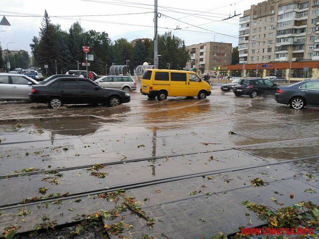 Град розміром із яйце: на центр України обрушився крижаний шторм