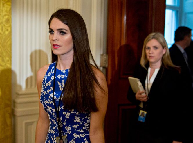 Гаряча помічниця Трампа зайняла місце в Білому домі: фото екс-моделі