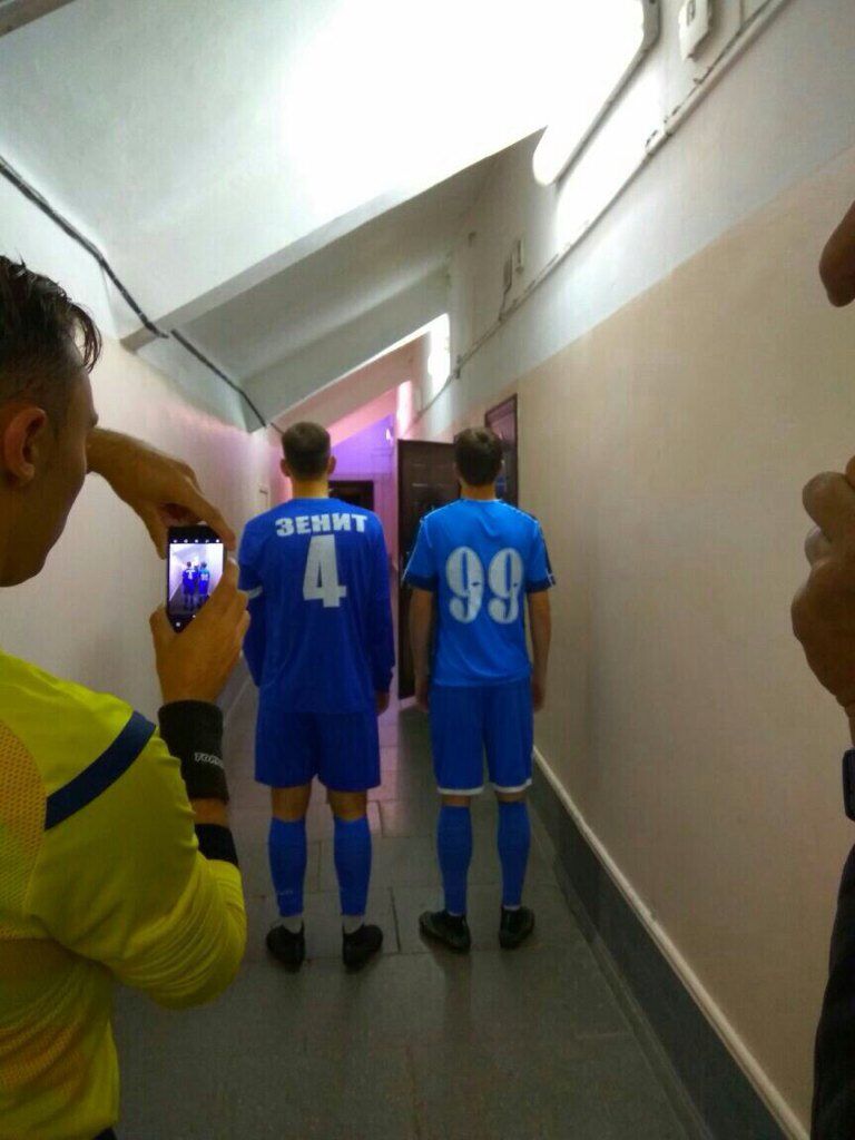 Умора дня: матч чемпионата России по футболу превратили в посмешище - фотофакт