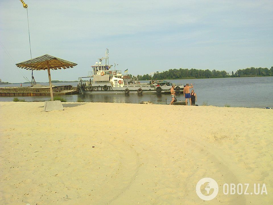 Под Киевом "песчаная мафия" нагло захватила пляж на Днепре: опубликованы фото