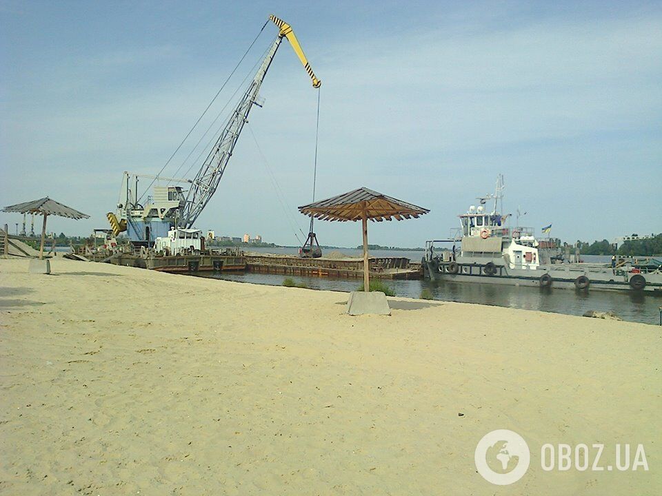 Під Києвом "піщана мафія" нахабно захопила пляж на Дніпрі: опубліковані фото