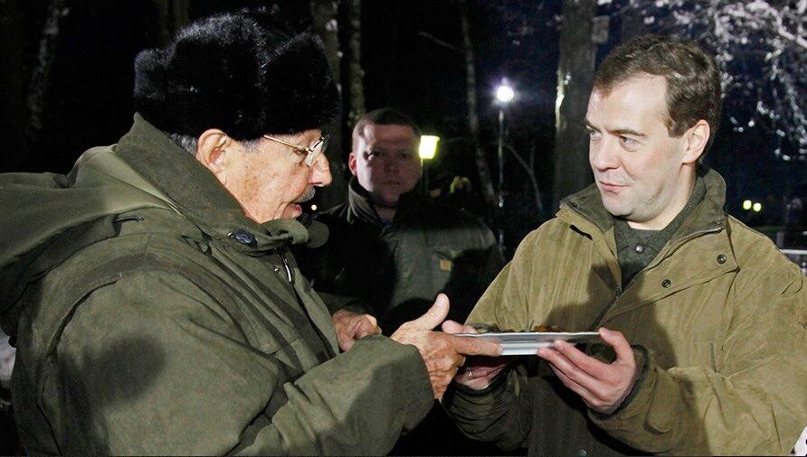 Медведєву - 52: зібрані курйозні фото і відео з російським прем'єром