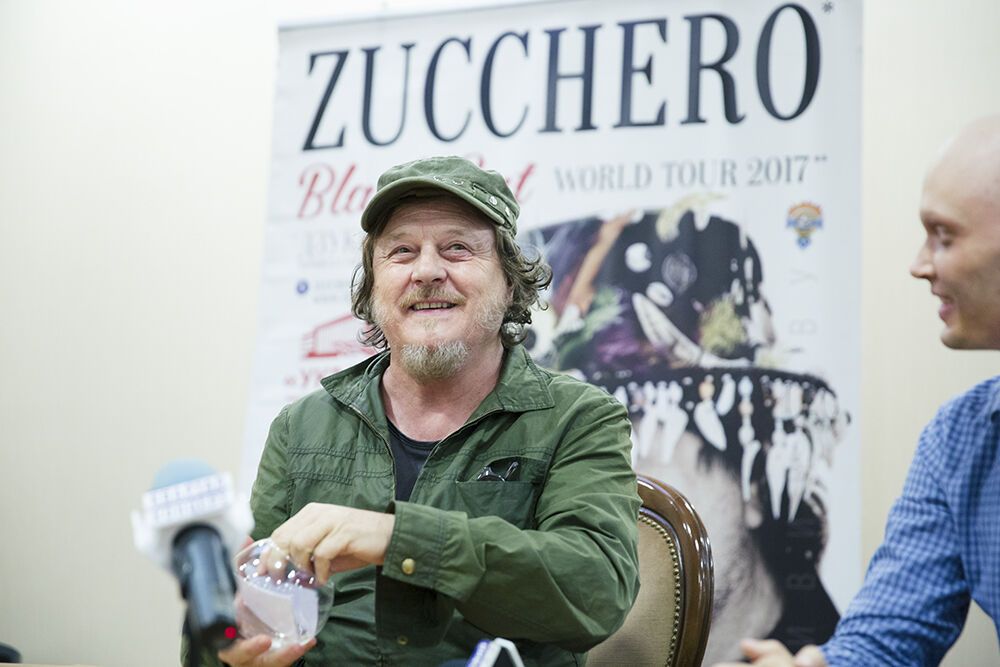 Рок-звезду Zucchero в аэропорту растрогали украинские байкеры