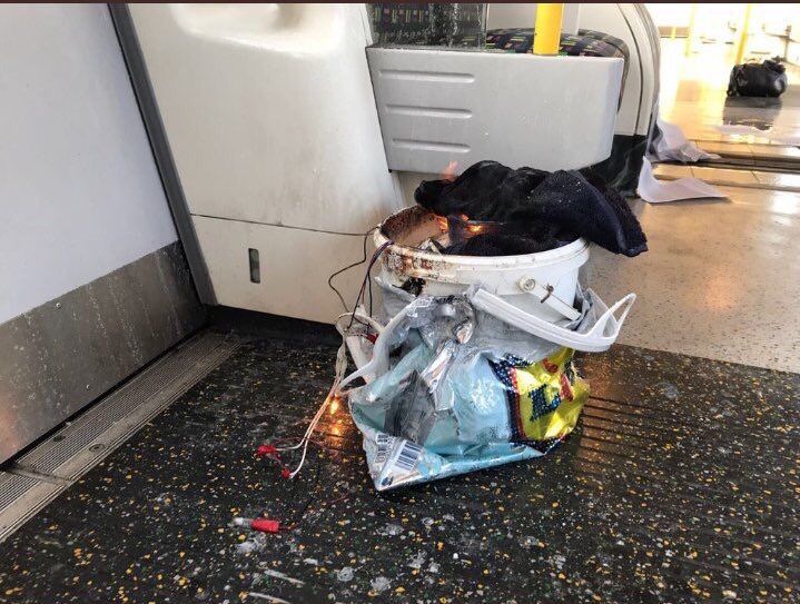 Взрыв в метро Лондона: появились фото и видео