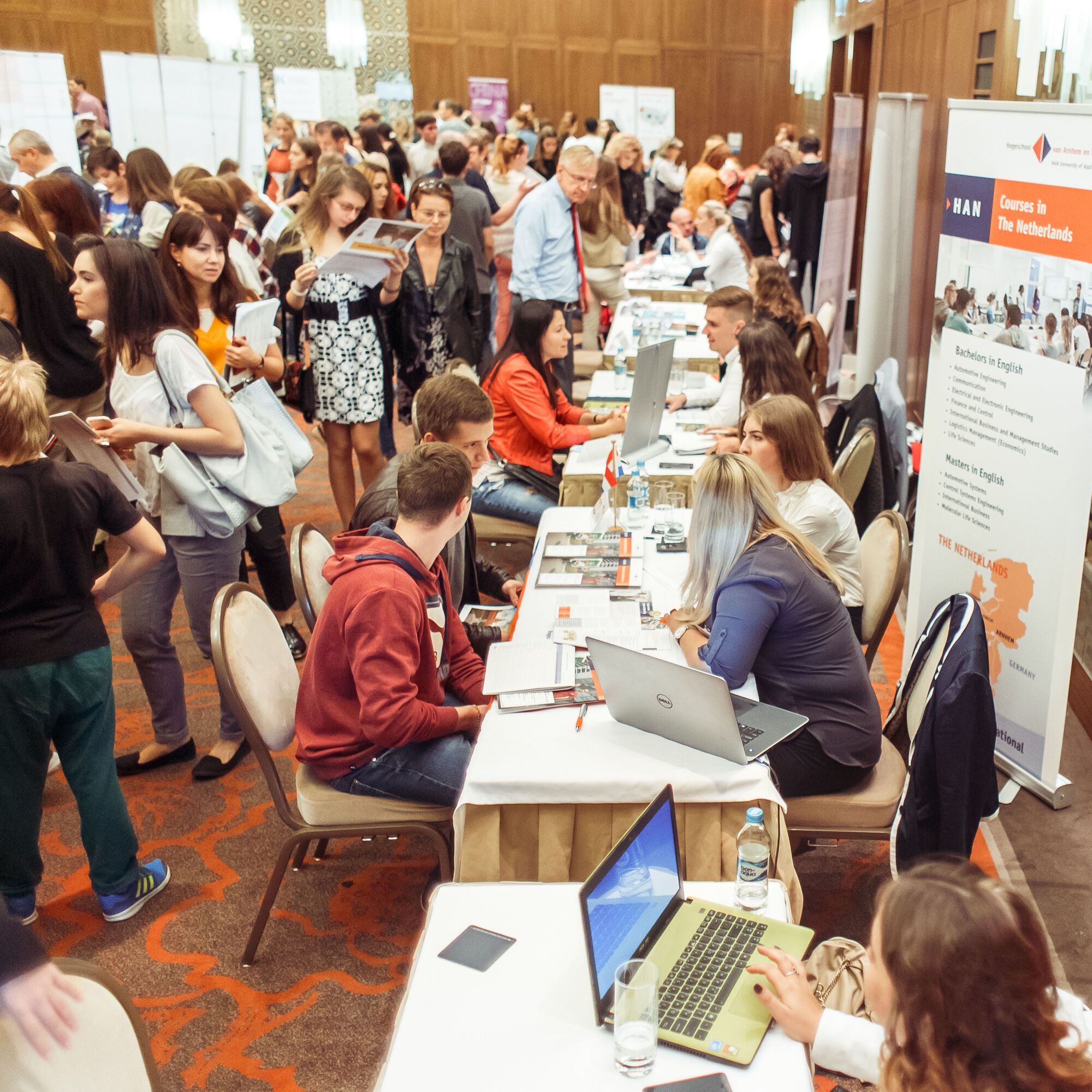 В Киеве и Днепре пройдет крупнейшая выставка по зарубежному образованию