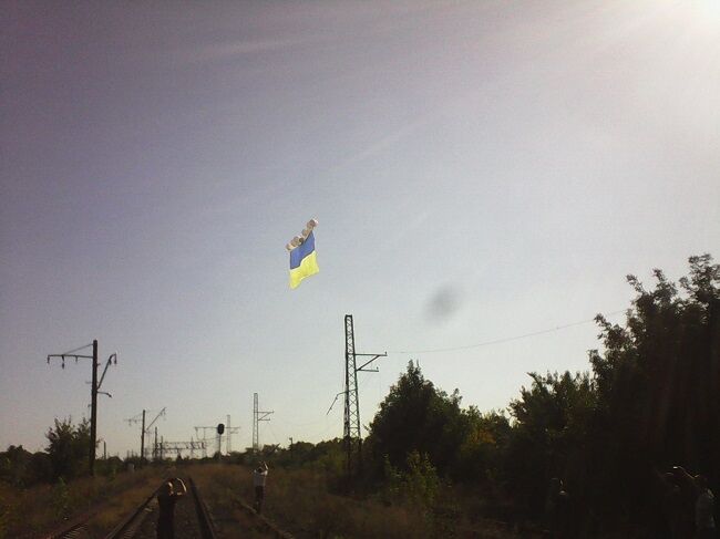 Скоро на всех домах: огромный флаг Украины над Донецком привел соцсеть в восторг