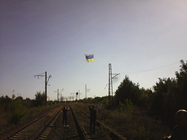 Скоро на всех домах: огромный флаг Украины над Донецком привел соцсеть в восторг