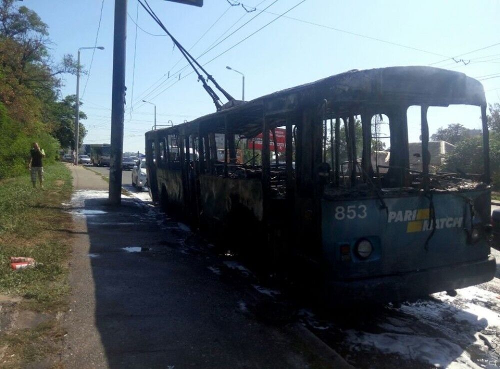 Нова потужна пожежа сколихнула Одесу: опубліковані фото і відео