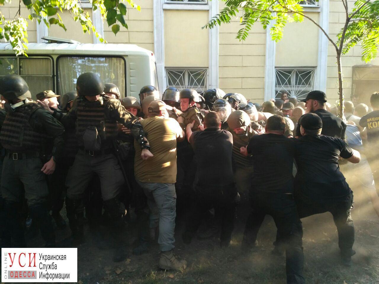 "Евакуювали" консула РФ: в Одесі відбулися сутички після рішення суду у справі 2 травня